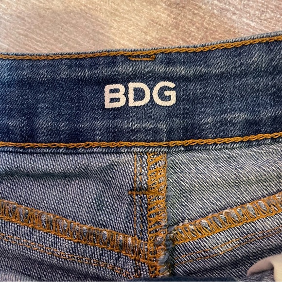 BDG High Rise "Erin" White Stripe Blue 5  Pocket Shortie 26W Small - Picture 5 of 5